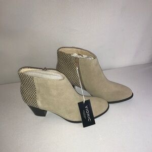 Vionic boots